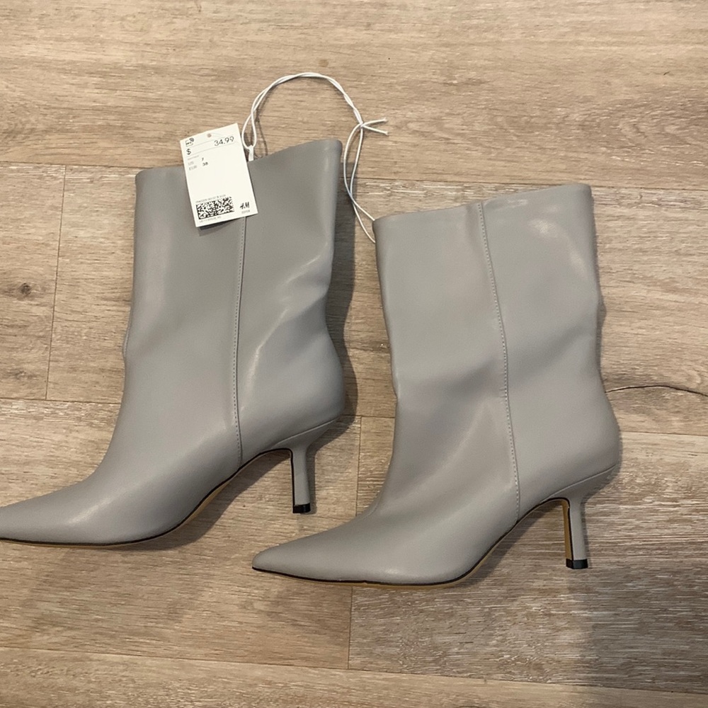 Brand new gray short heeled boots